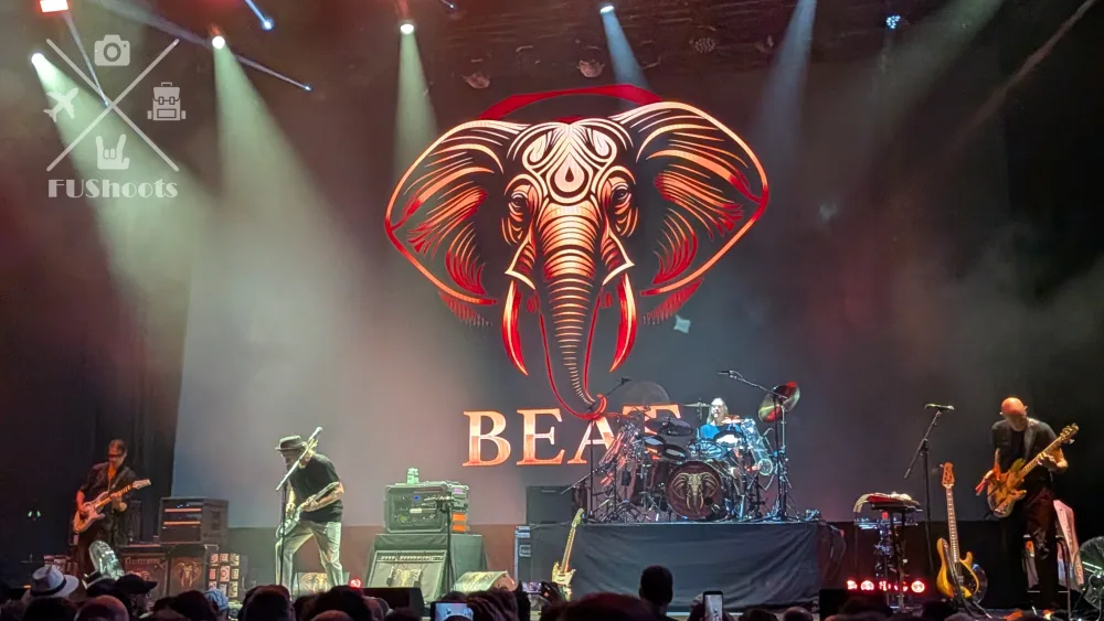 Adrian Belew, Steve Vai, Tony Levin y Danny Carey durante el concierto de BEAT en Noches del Botánico de Madrid 2026.